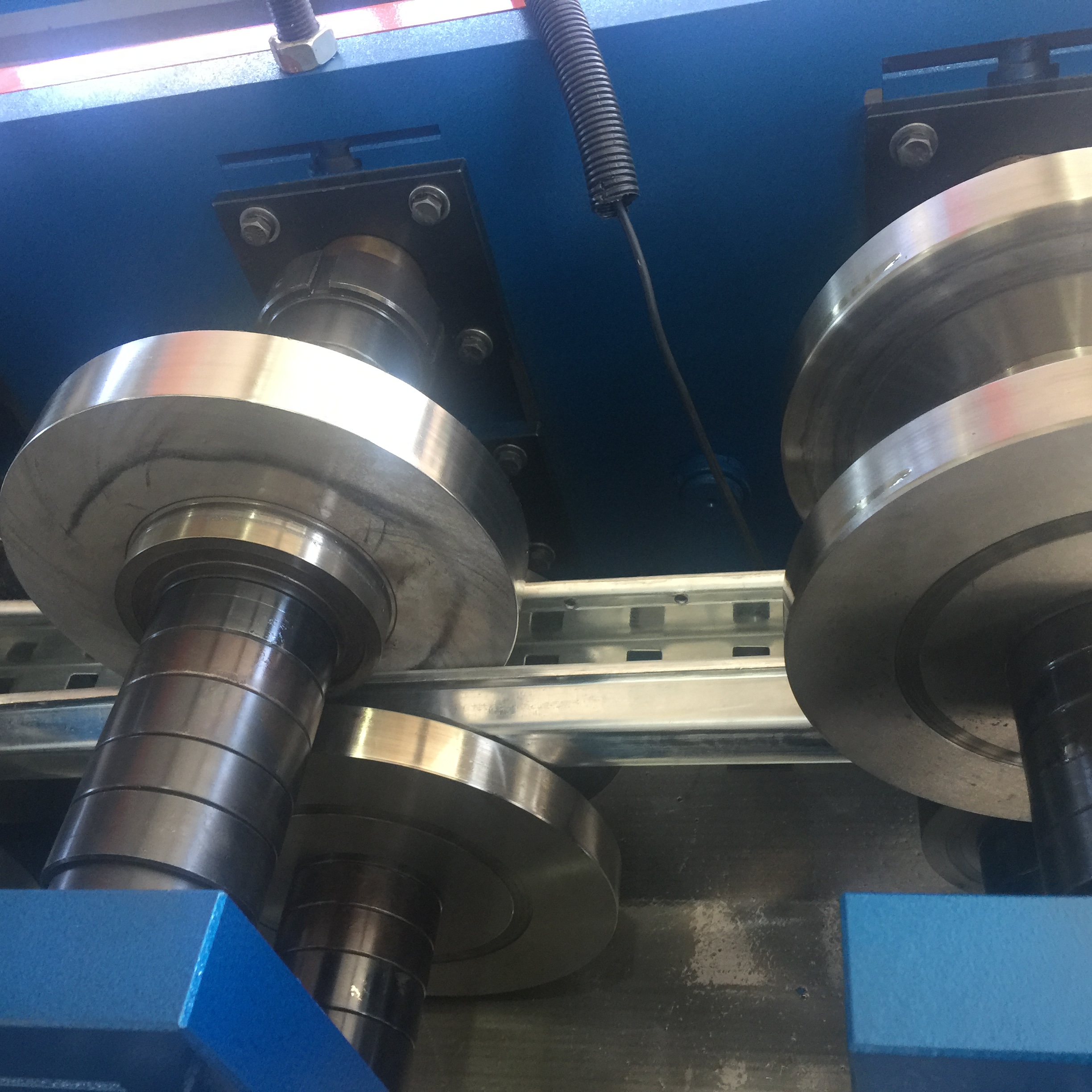 The rollers of upright rack roll forming machine