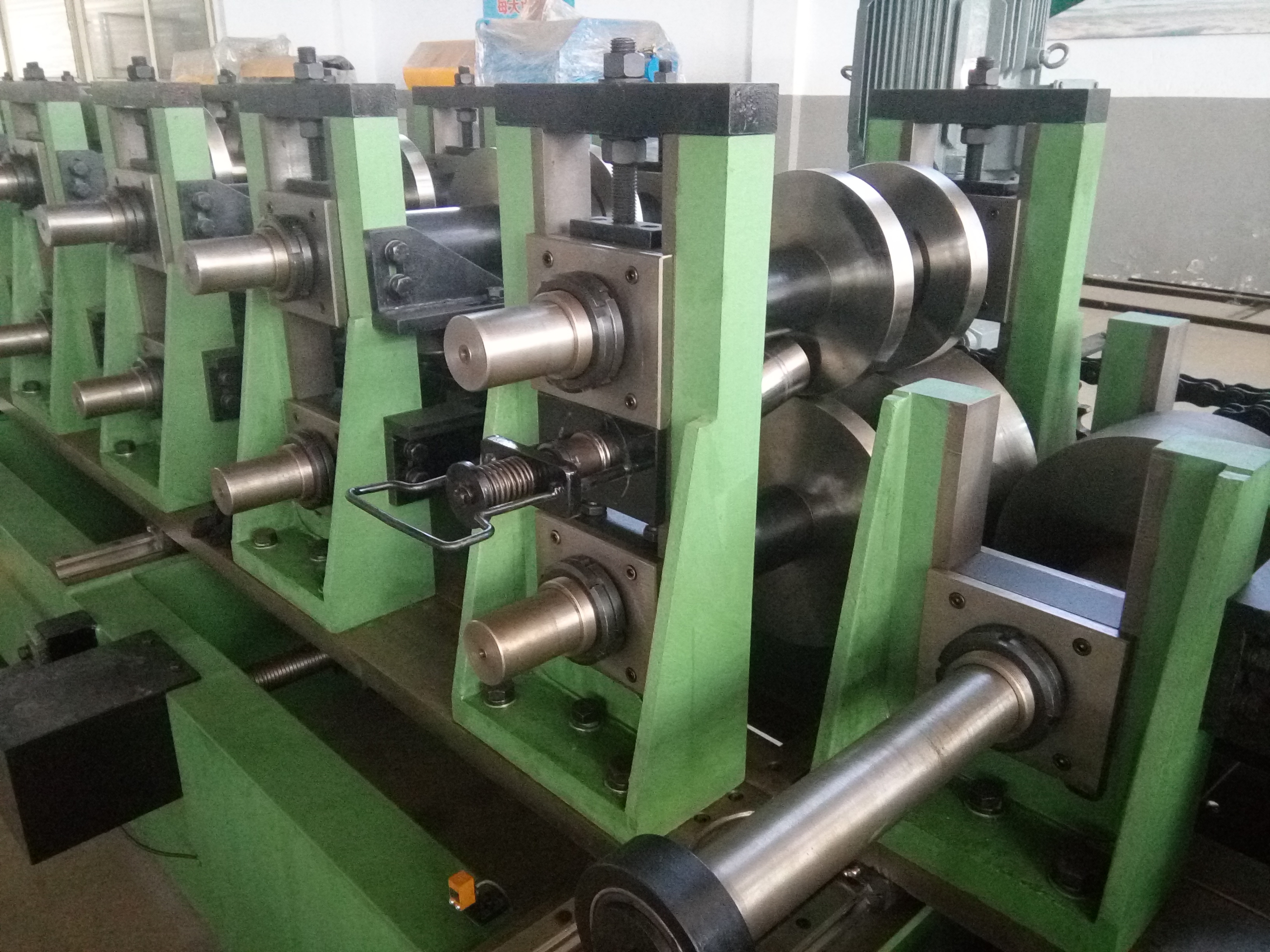 Difference between C/ Z type interchangeable roll forming machine