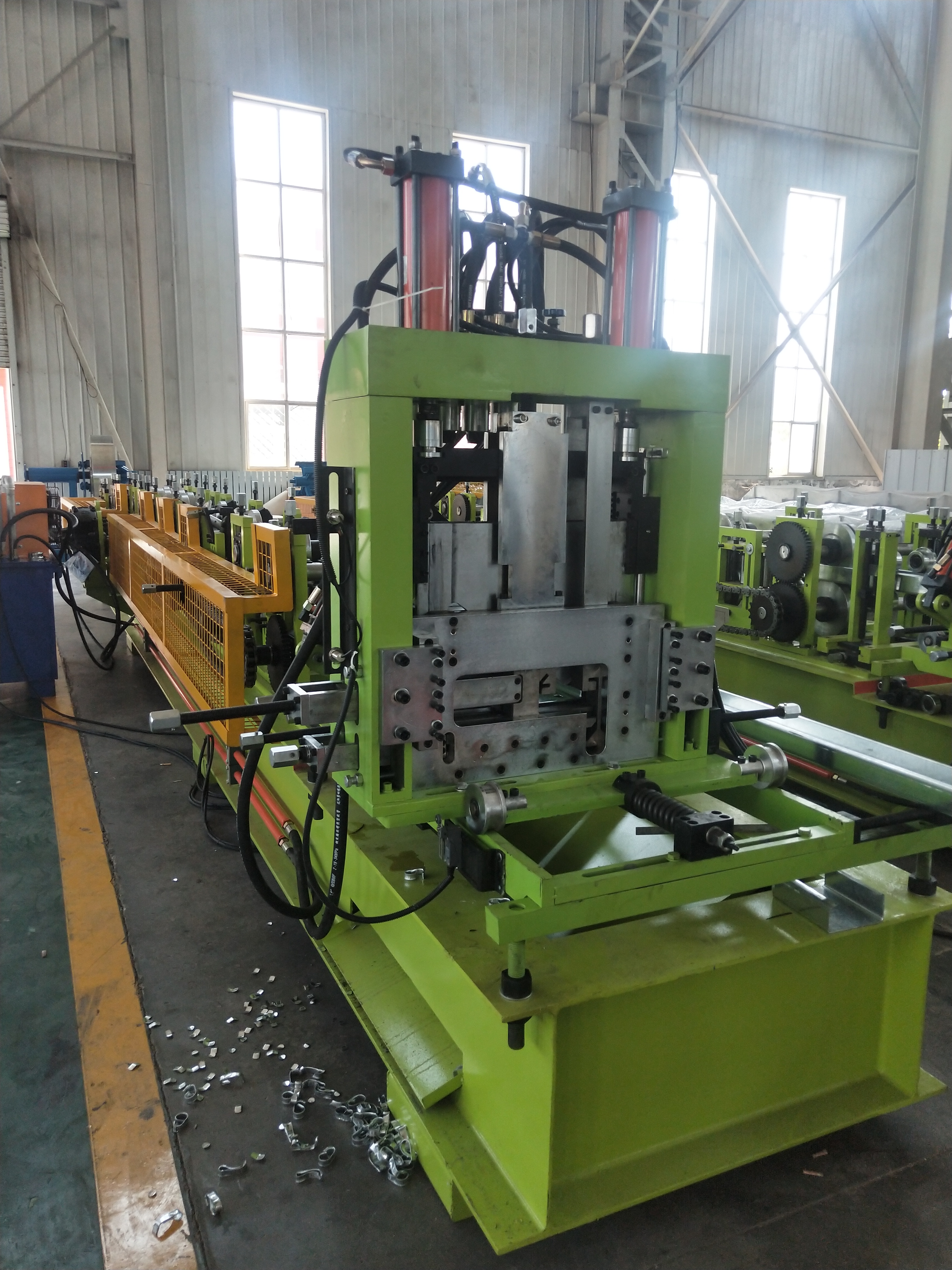 Difference between C/ Z type interchangeable roll forming machine