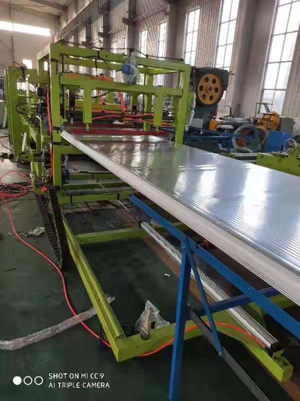 wall panels forming machine features