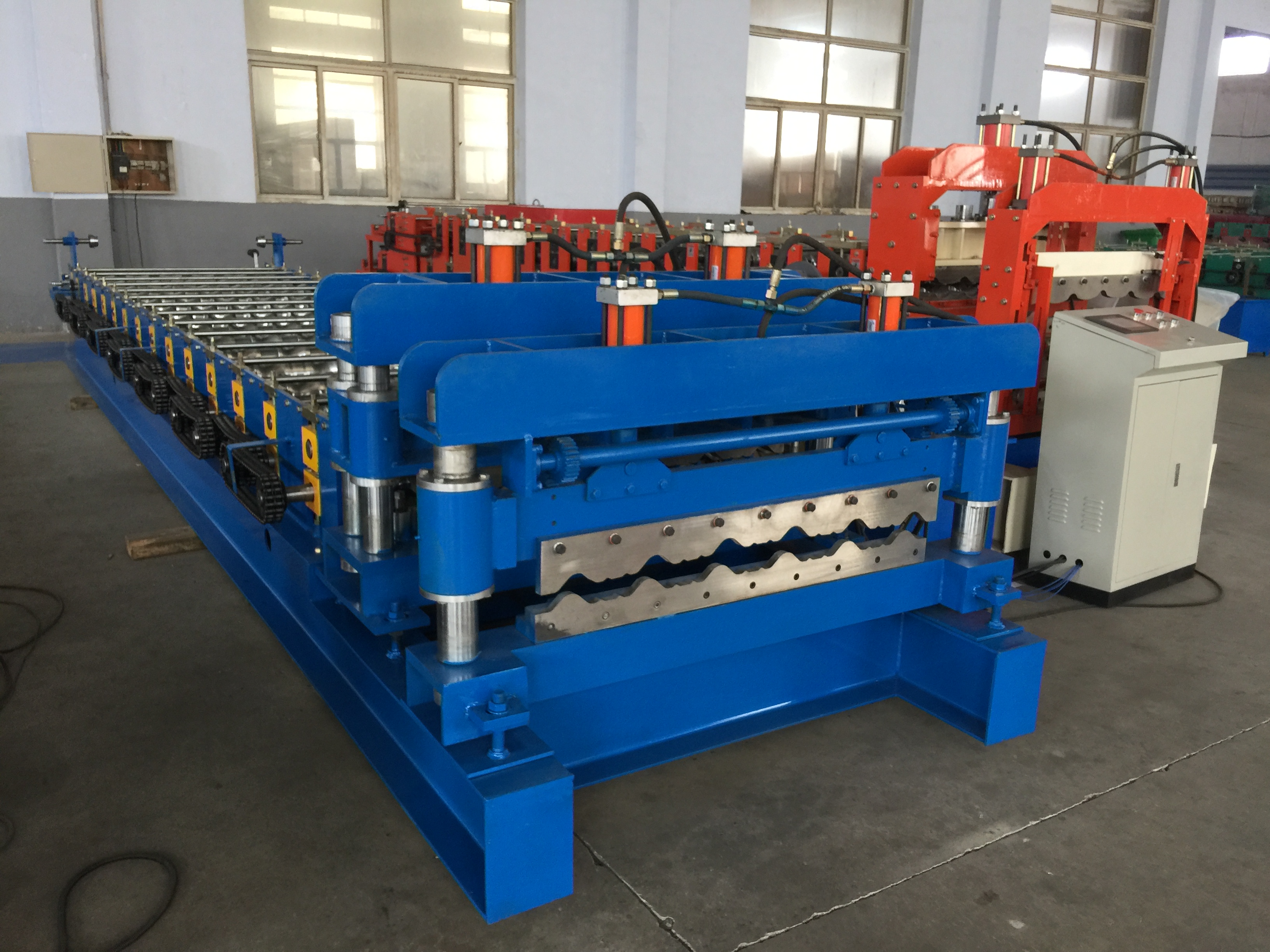 How to customized glazed tile roll forming machine?