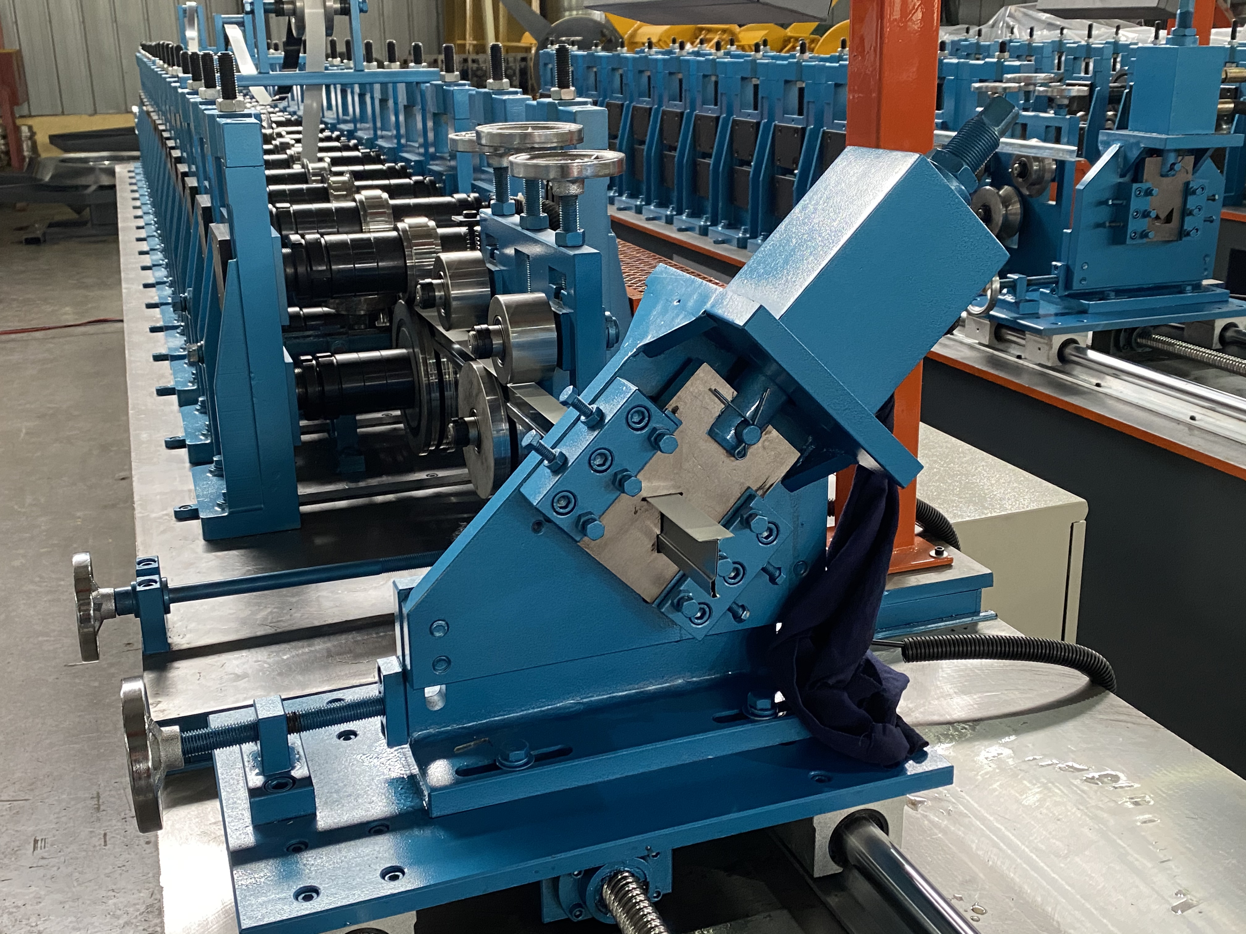 Main T bar roll forming machine production line
