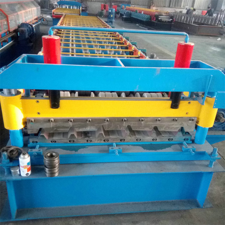 metal roofing machine