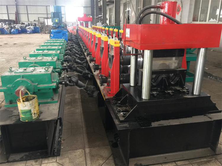 Guardrail Roll Forming Machine