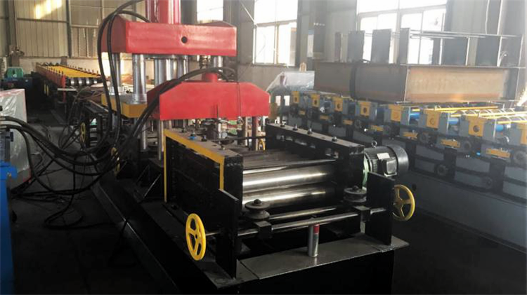 Guardrail Roll Forming Machine