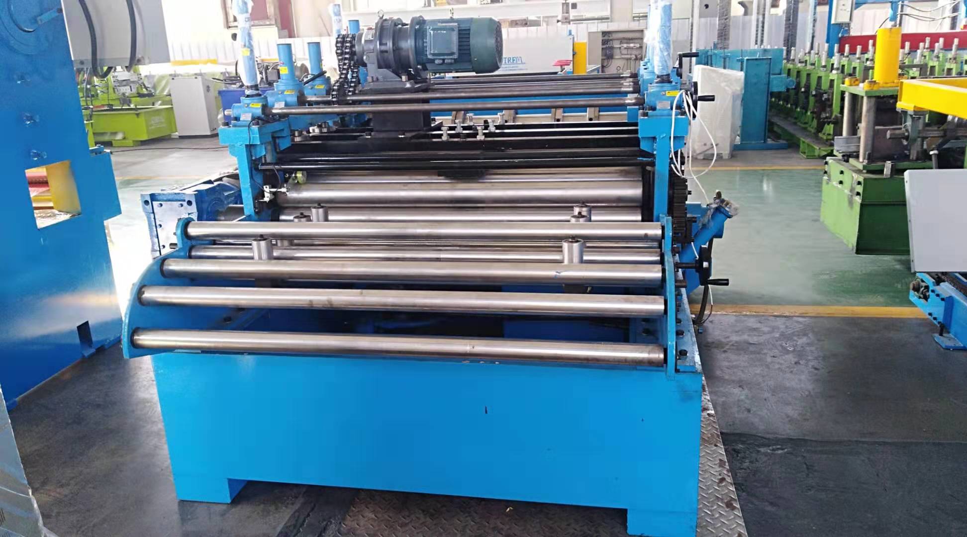 The heavy machine with leveling , cutting to length and slitting function