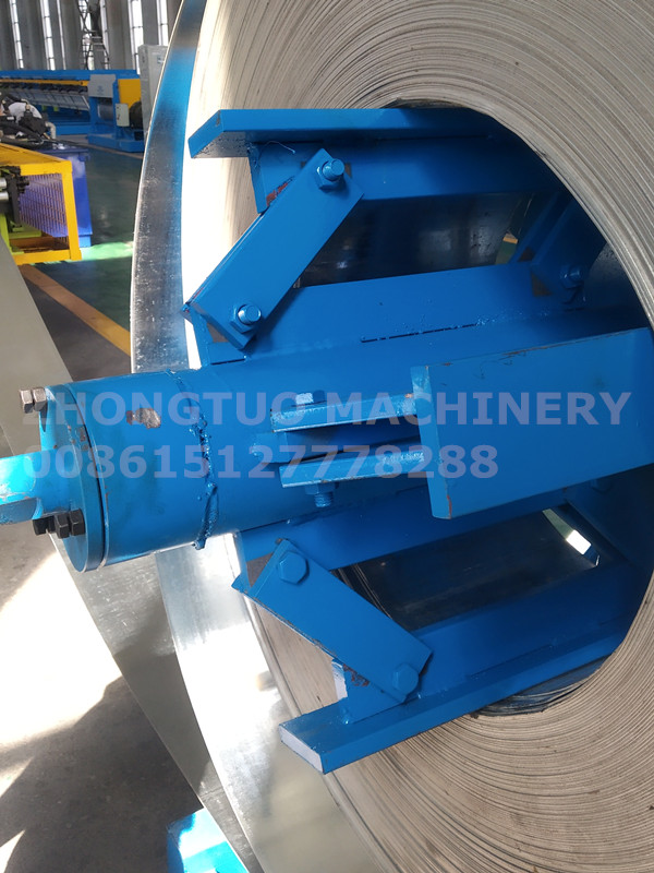 Customized metal steel round and square rain water gutter making rolling machine