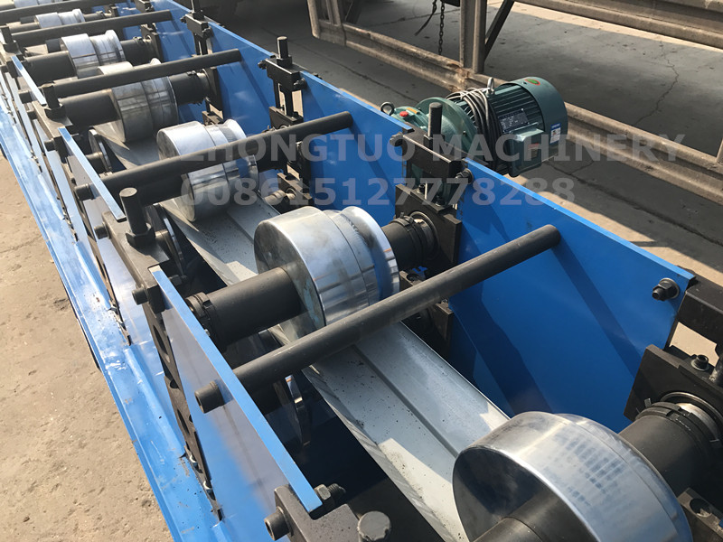 Customized metal steel round and square rain water gutter making rolling machine