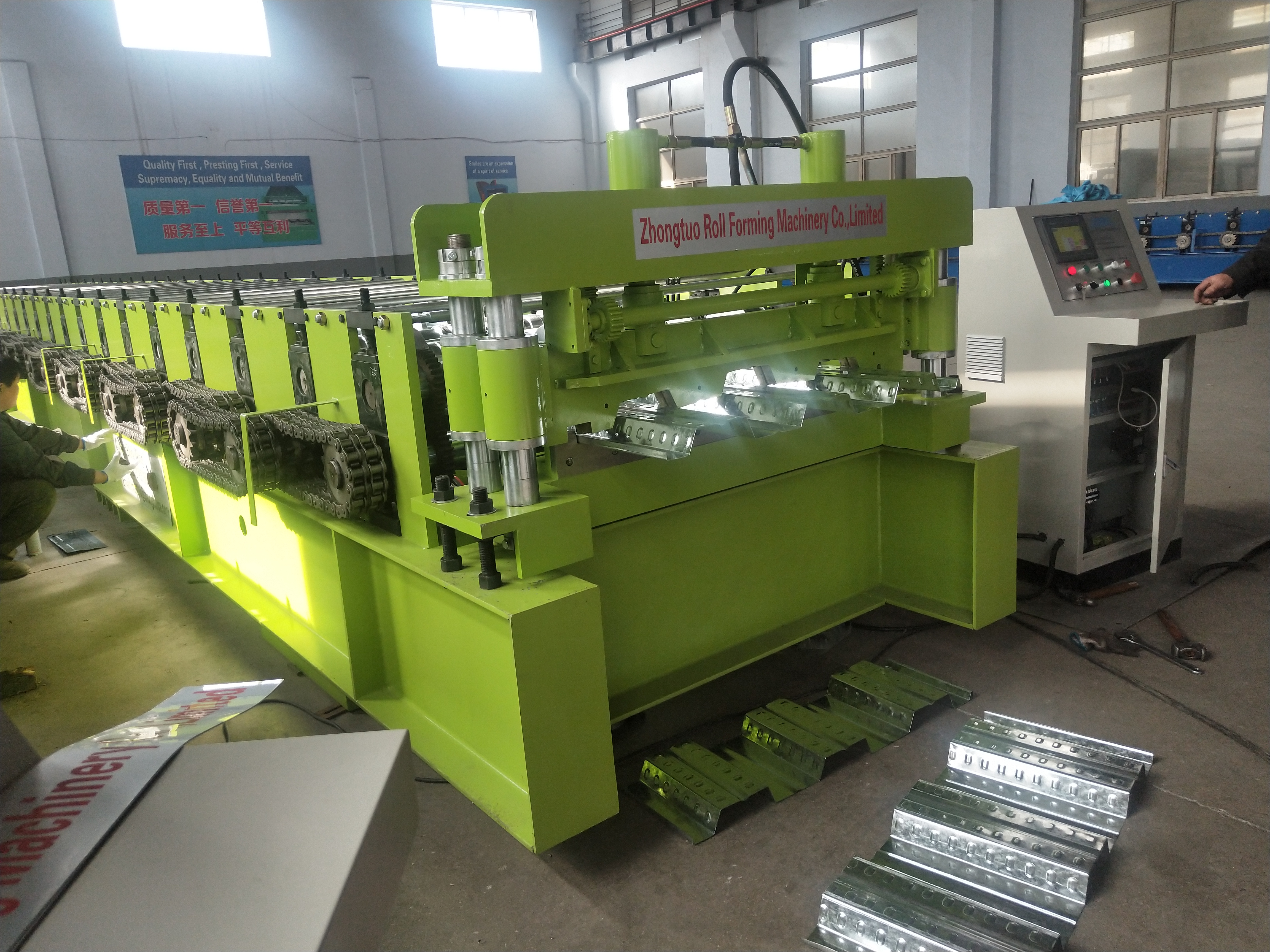 Floor deck roll forming machine test for Burma customer