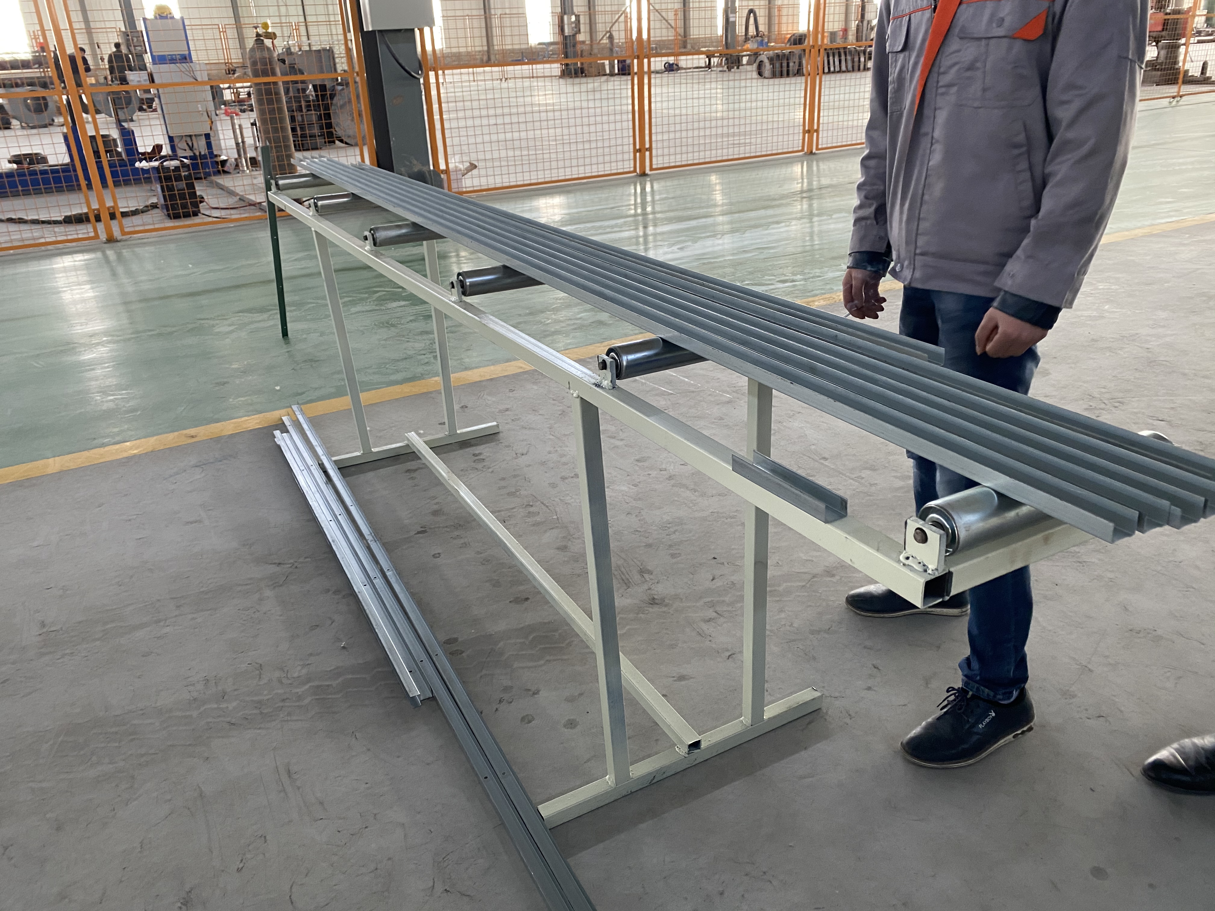 Hungarian customer place an U track keel roll forming machine from Zhongtuo