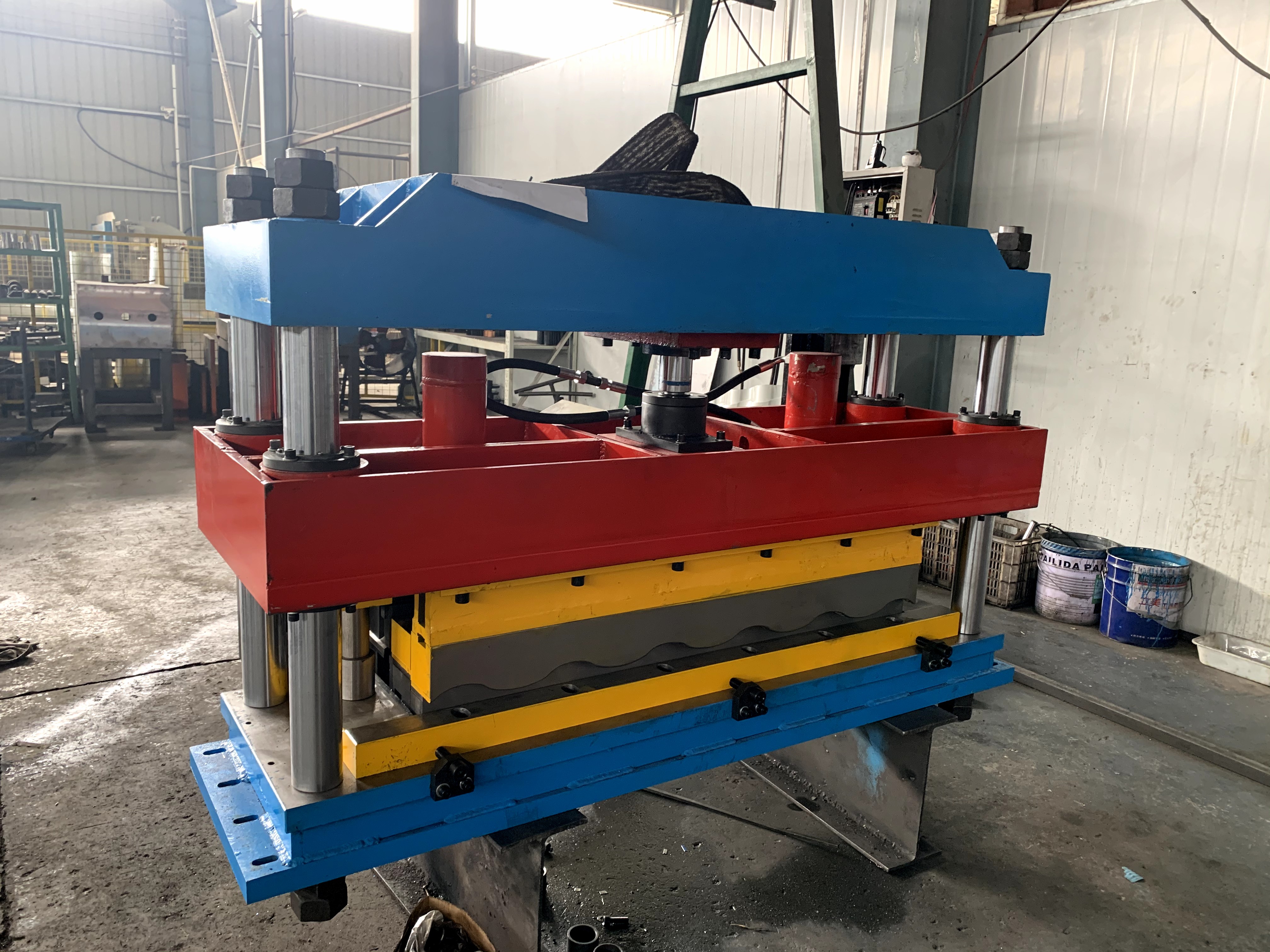 Azerbaijan popular adamante type roofing sheet making machine